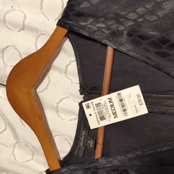 NWOT Alfani loose fitting black long sleeve blouse - Picture 3 of 3